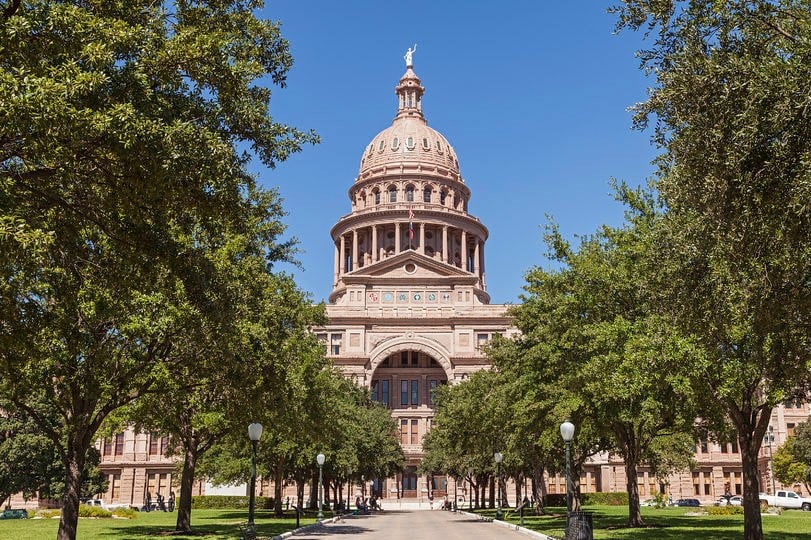 texas-capitol-building-capital-outside-1